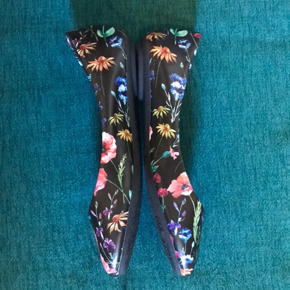 Steve Madden Heaven Black/Floral Flat - Picture 4 of 6